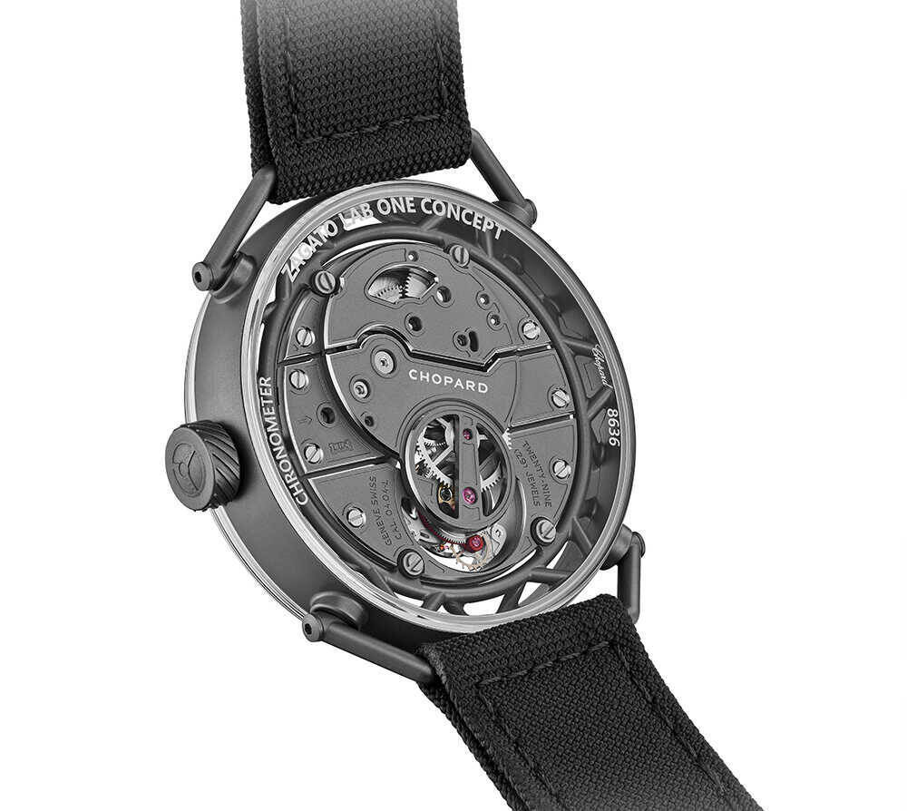 【限定19本】〈ショパール〉の新作はクルマの構造美を宿した超軽量ウォッチ！