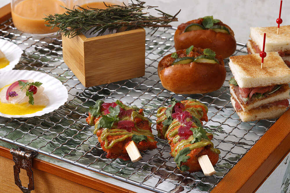 甘いだけじゃ物足りない大人へ！ ステーキが主役のアフタヌーンティー風メニューはいかが？