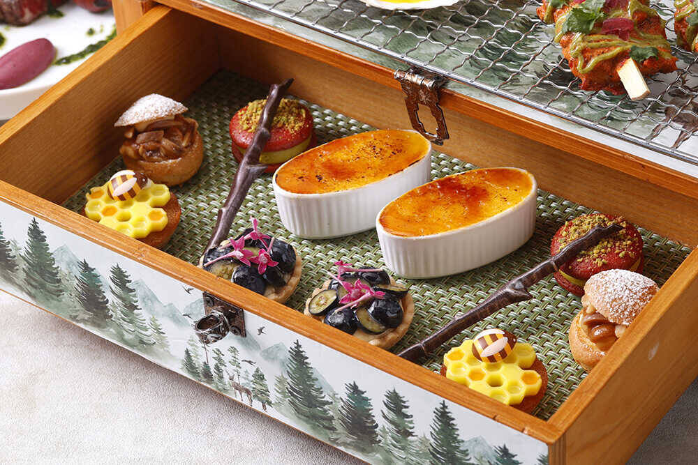 甘いだけじゃ物足りない大人へ！ ステーキが主役のアフタヌーンティー風メニューはいかが？