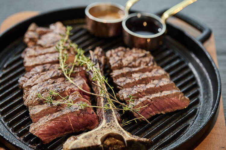はまだふくこの発見！ 料理とお酒のベストマッチング！今、大阪でがっつりステーキを食べるなら、希少なTボーンに限る！