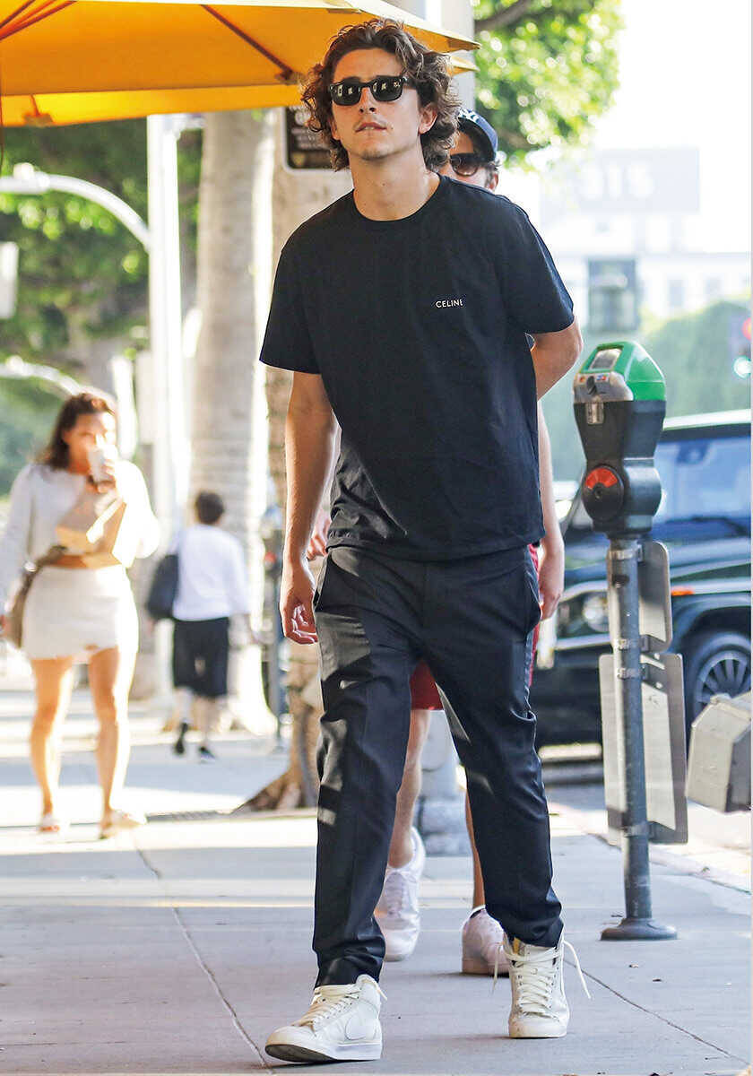 セレブのお洒落スニーカーを探せ！セレブの足元はやっぱり“白”がいい!?