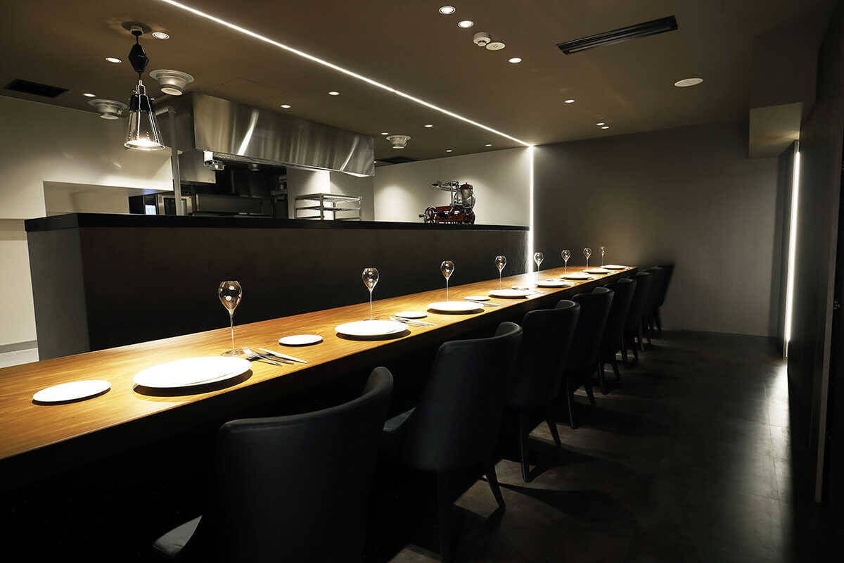 アレが食べたいからこの店へ！炭火調理が食欲をそそる、 一斉スタートのイタリアンコース！