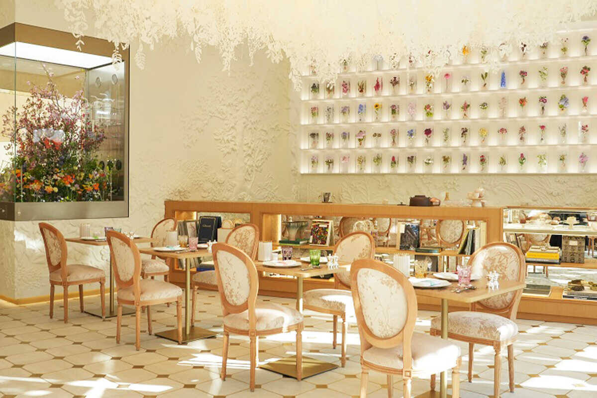 はまだふくこの発見！ 料理とお酒のベストマッチング！話題の〈ディオール〉のカフェで、ケーキとお酒のマッチングを楽しむ！