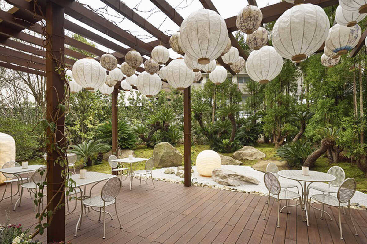 はまだふくこの発見！ 料理とお酒のベストマッチング！話題の〈ディオール〉のカフェで、ケーキとお酒のマッチングを楽しむ！