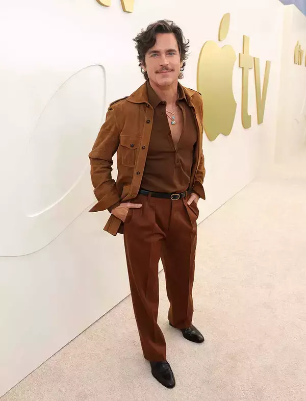 見逃せない人気スターの最新作！『アウトカム』独占インタビュー！　【マット・ボマー】が進化し続ける理由！