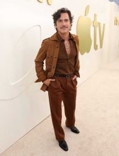 見逃せない人気スターの最新作！『アウトカム』独占インタビュー！　【マット・ボマー】が進化し続ける理由！