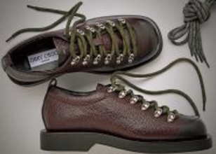 FOCUS ON 今月注目したいモノ・コト！上品なのにアウトドア顔。遊び心のある男は足元から違う⁉