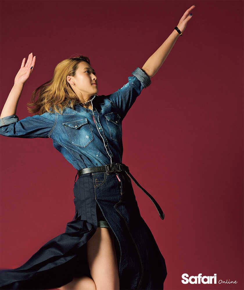 アスリートとデニム日本代表のアタッカーとしても活躍するNECレッドロケッツ川崎の【佐藤淑乃】！　ロングスカート&シャツで大人ワイルドに！