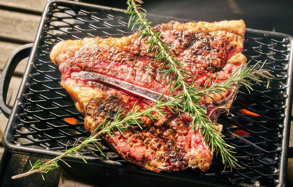 世界最大級の噴水"東京アクアシンフォニー"を眺めながらホテルのテラス席で限定炭火焼きを味わってみたくない？