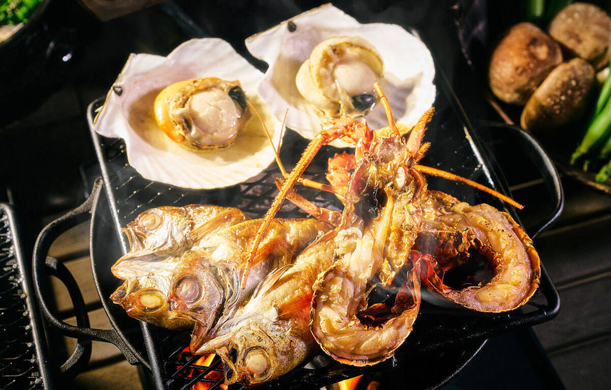 世界最大級の噴水"東京アクアシンフォニー"を眺めながらホテルのテラス席で限定炭火焼きを味わってみたくない？