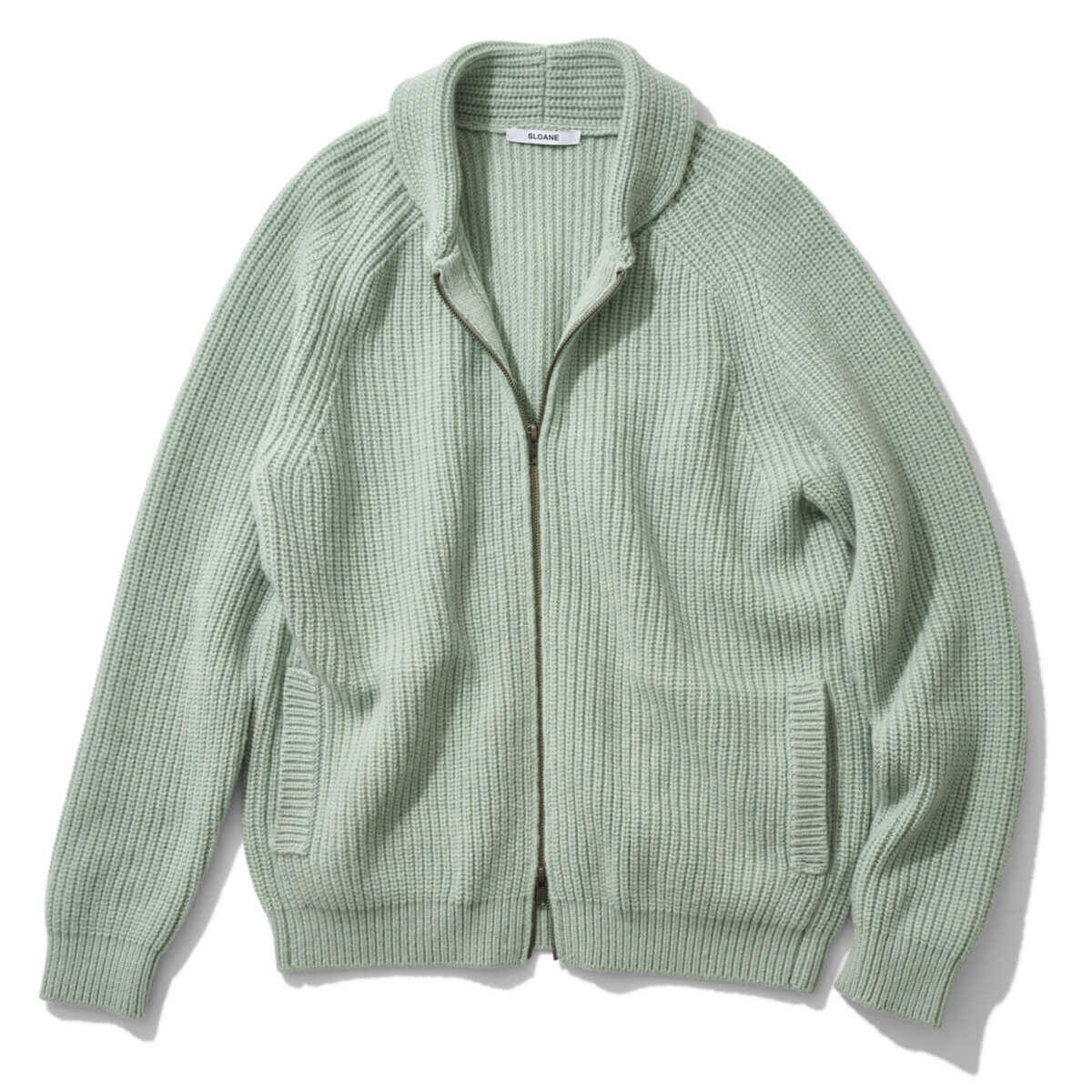 見た目も触り心地も最高！　思わず頬擦りしたくなる、フワモコなのにスッキリなニットアウター！