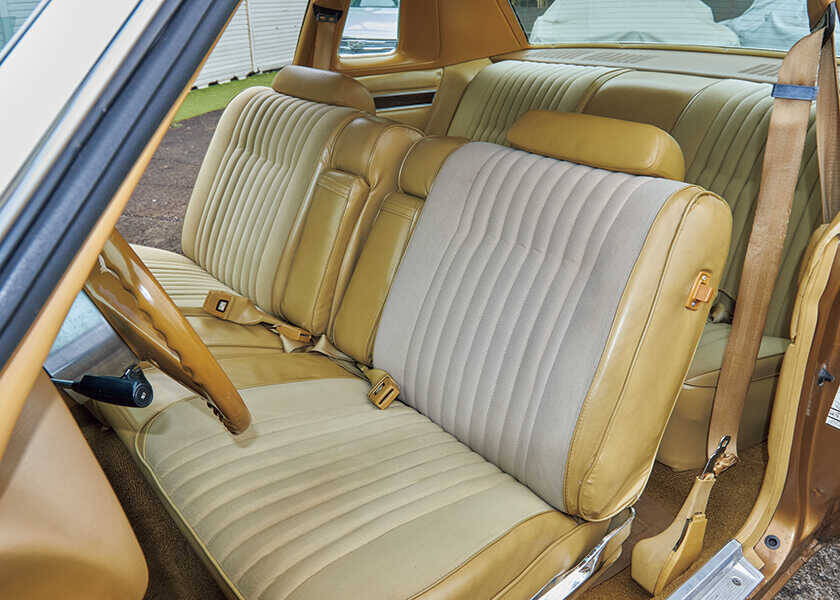 IKURA’S American Automobile’70年代セダンらしい迫力のフルサイズ！　〈1976年式〉ダッジ ロイヤル モナコ ブロアム