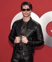 セレブのお気に入りブランドの正体！【パトリック・シュワルツェネッガー】の愛用ブランドは、〈トム フォード〉のレザーブルゾン＆サングラス！