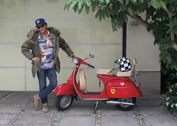 カリフォルニアのモーターサイクリスト！単なる移動手段ではない人生を彩る名作スクーター〈ベスパ〉 150 スプリント