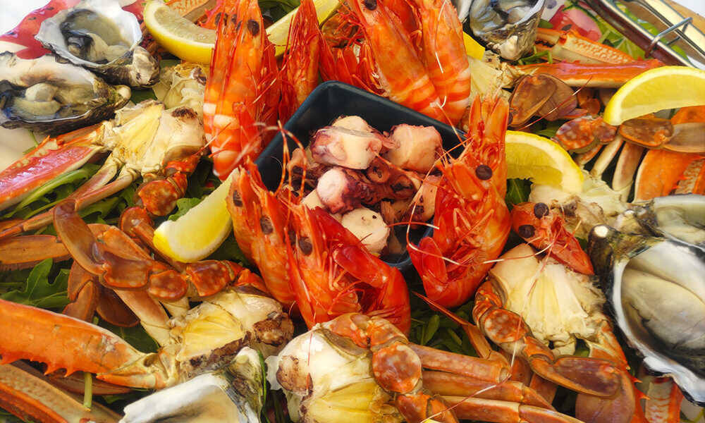 海の恵みと大地の神秘を巡る！ 西オーストラリア州の美食クルーズ＆絶景の奇岩群を満喫