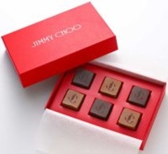 〈ジミー チュウ〉から限定チョコレートボックスが登場！バレンタインを自分のために使うという大人の選択肢