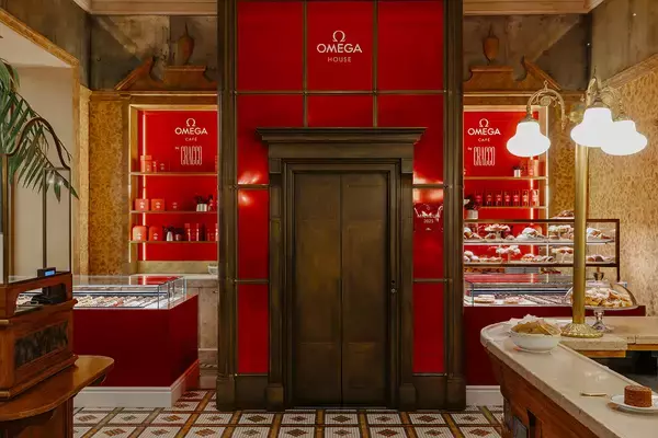 ミラノ・コルティナ冬季オリンピックの期間中に突如、出現！ジョージ・クルーニーも訪れた、オメガハウスって知っている？