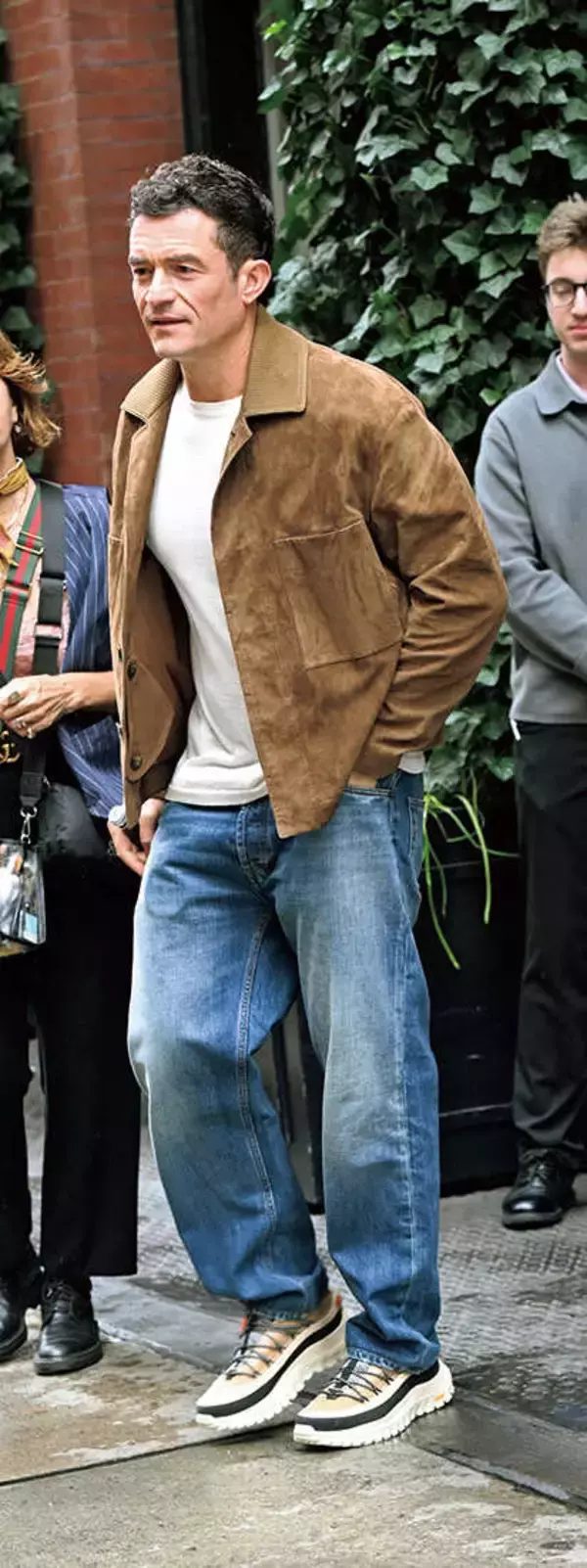 セレブのお気に入りブランドの正体！【オーランド・ブルーム】の愛用ブランドは、〈トッズ〉のスウェードブルゾン！