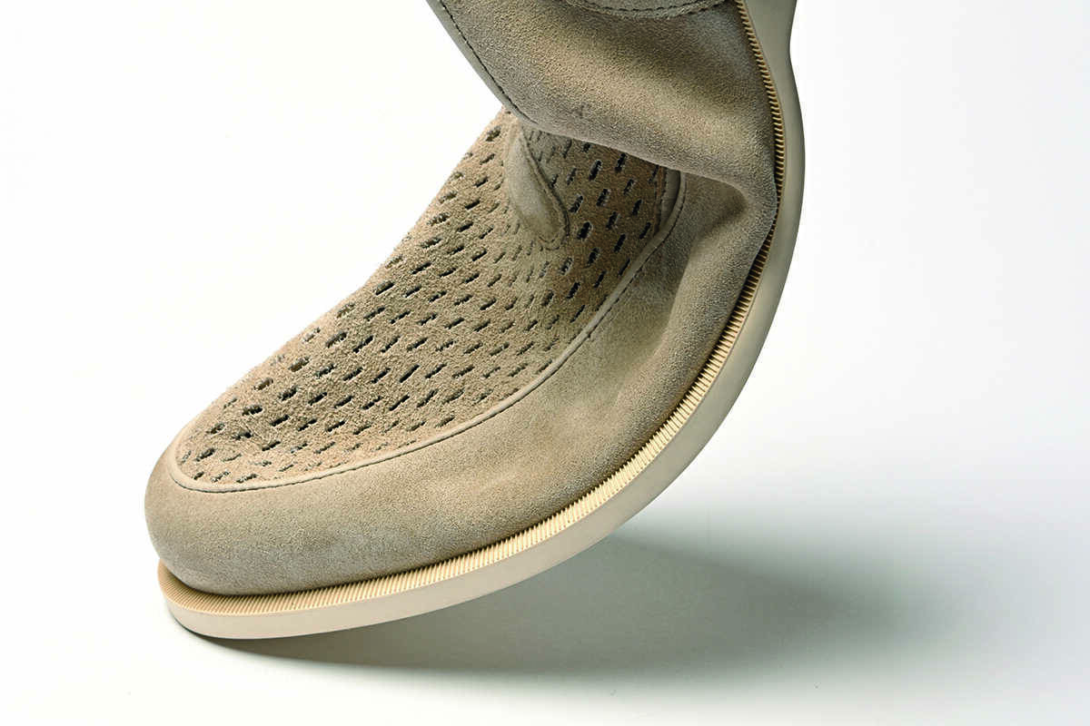 Catch the Wave！デニムにショ ー ツに、海でも街でも 頼れる1足！