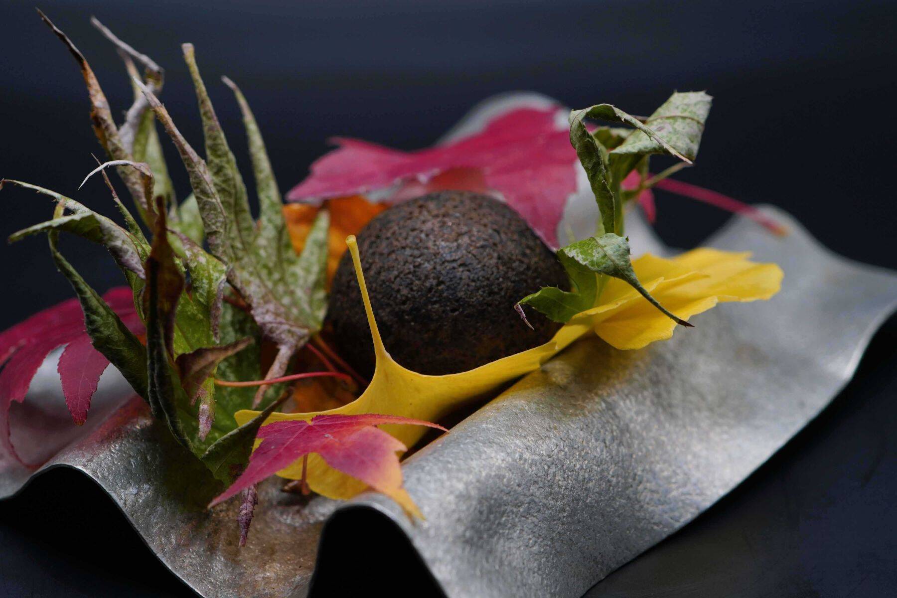 アレが食べたいからこの店へ！感性溢れるお料理とアートを融合させたセンスに驚く！