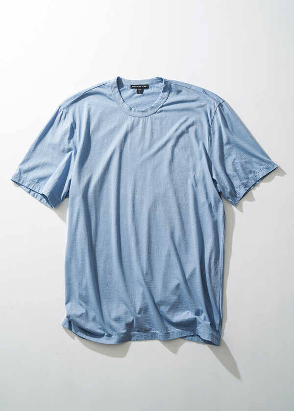 夏服のお手本に！今、セレブが着てるTシャツはコレ！褪せ黒&青！