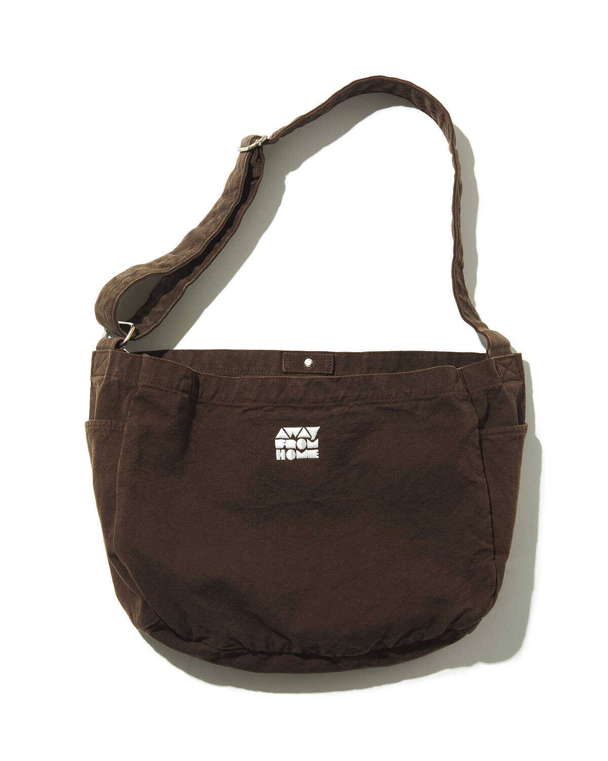 あのトランクホテルが〈ノンネイティブ〉とコラボしたファッションアイテムを数量限定で展開！