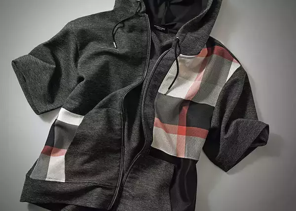 FOCUS ON 今月注目したいモノ・コト！“引き算”的発想で春のお洒落を成功に導く、半袖フーディ！