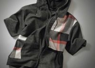 FOCUS ON 今月注目したいモノ・コト！“引き算”的発想で春のお洒落を成功に導く、半袖フーディ！