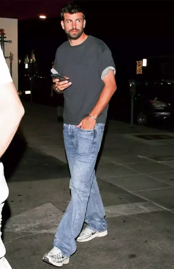 セレブのお洒落スニーカーを探せ！ド派手スニーカーがお洒落の秘訣⁉︎　“メタリック編”