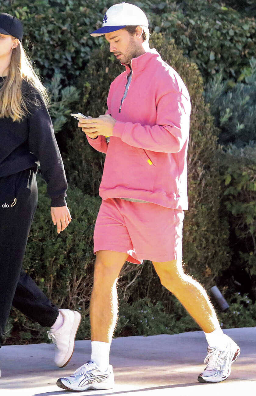 セレブのお洒落スニーカーを探せ！ド派手スニーカーがお洒落の秘訣⁉︎　“メタリック編”