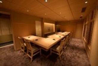 アレが食べたいからこの店へ！箱根随一の老舗旅館〈強羅花壇〉にオープンした〈鮨 かだん〉で、一級の江戸前鮨を味わう！