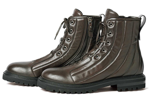 Catch the Wave！曲線を描くステッチが洗練された足元を作る！　〈ジョルジオ アルマーニ〉のブーツ