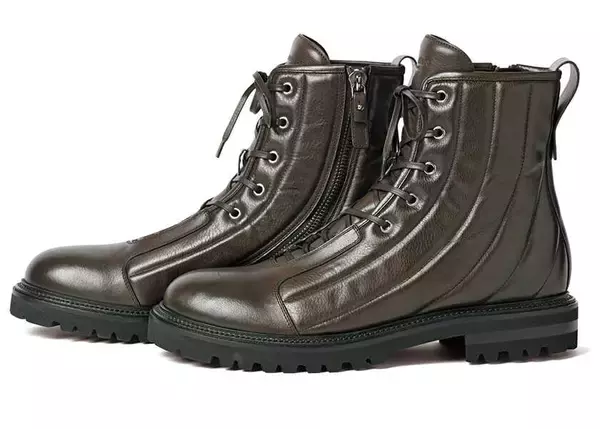 Catch the Wave！曲線を描くステッチが洗練された足元を作る！　〈ジョルジオ アルマーニ〉のブーツ