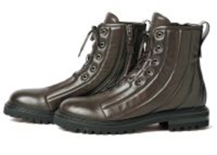 Catch the Wave！曲線を描くステッチが洗練された足元を作る！　〈ジョルジオ アルマーニ〉のブーツ