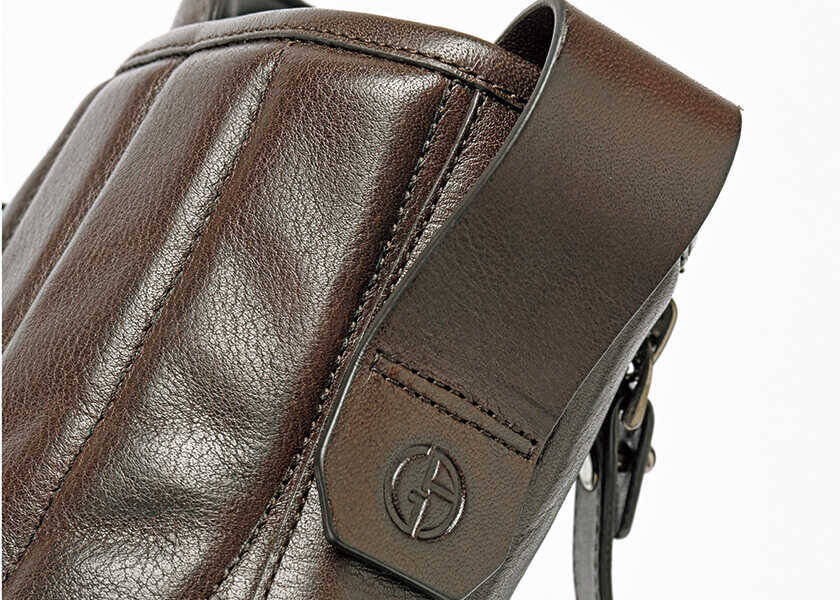 Catch the Wave！曲線を描くステッチが洗練された足元を作る！　〈ジョルジオ アルマーニ〉のブーツ