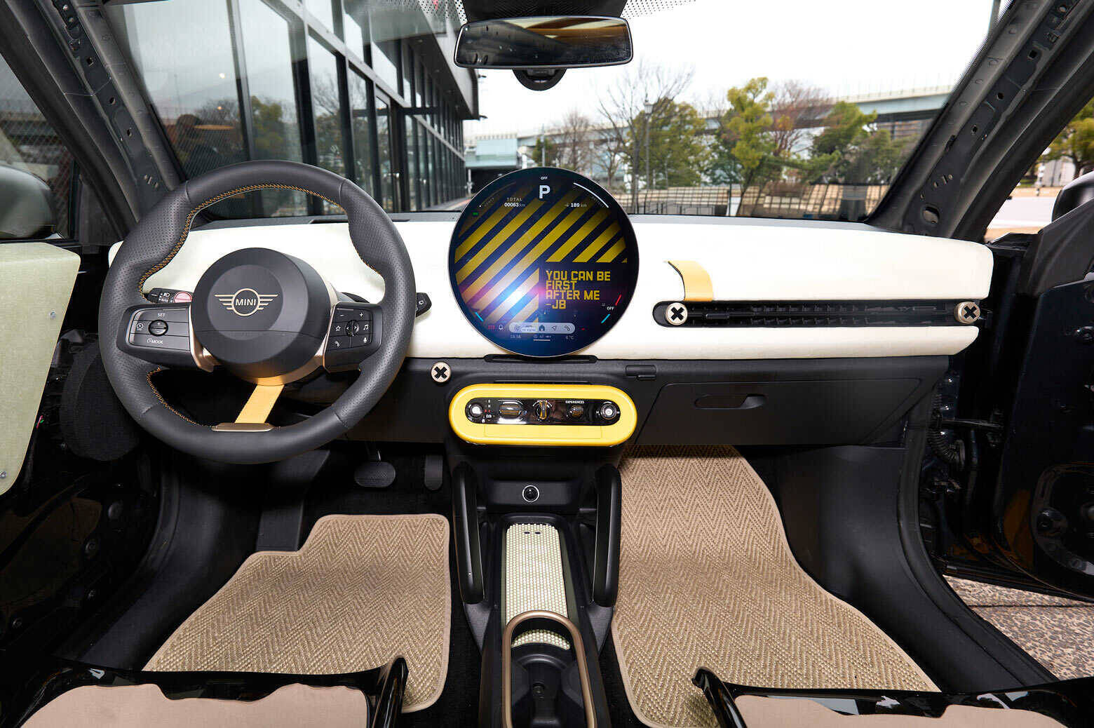 人気ライフスタイルブランドのキーパーソンが語る誕生秘話!? 日本に初上陸した 〈MINI〉×〈DEUS EX MACHINA〉のコンセプトモデル！