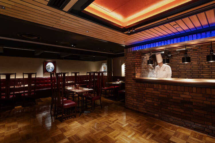 はまだふくこの発見！ 料理とお酒のベストマッチング！口の中でさらりととろけるハンバーグに、上等な赤ワインで乾杯！