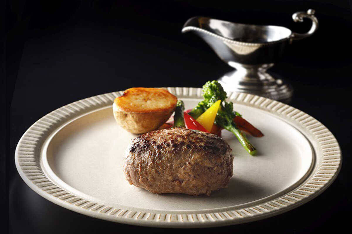 はまだふくこの発見！ 料理とお酒のベストマッチング！口の中でさらりととろけるハンバーグに、上等な赤ワインで乾杯！