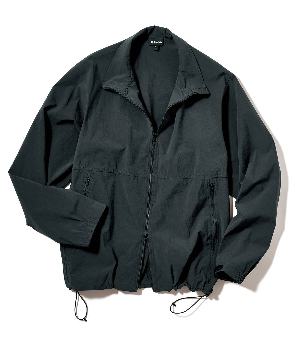 腕時計とファッション：黒のワントーンスケルトン防水ウォッチを都会的なスポーツスタイルで！