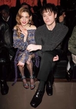 セレブのお気に入りブランドの正体！【チャーリー・ヒートン】愛用ブランドは、〈サンローラン〉のレザーシューズ！