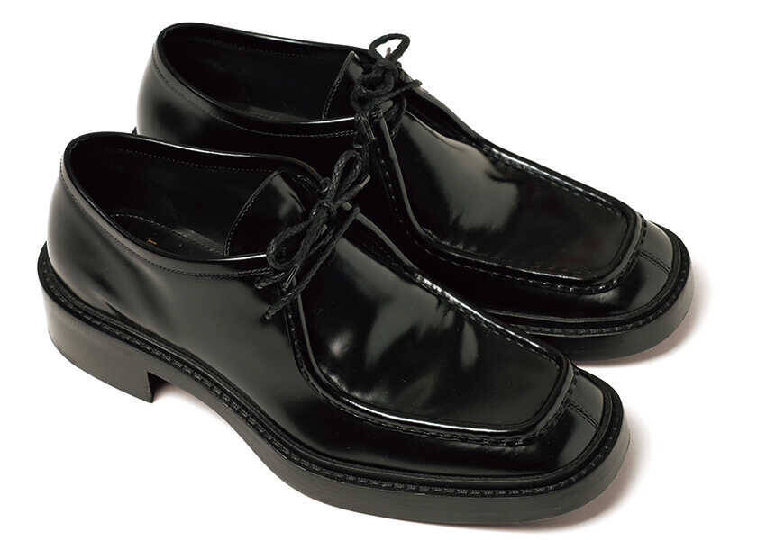 セレブのお気に入りブランドの正体！【チャーリー・ヒートン】愛用ブランドは、〈サンローラン〉のレザーシューズ！