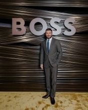 世の中にまだ未発表のウエアを着こなしてデビッド・ベッカムがミラノに登場！