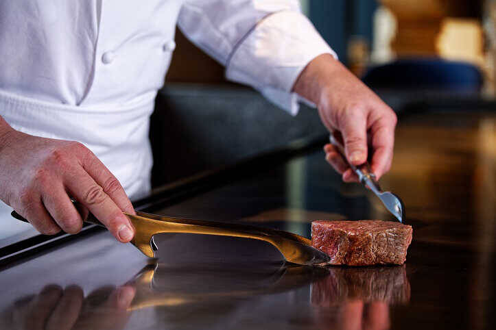 はまだふくこの発見！ 料理とお酒のベストマッチング！丁寧で絶妙な職人技を楽しみながら、極上の鉄板焼きと寿司を堪能！