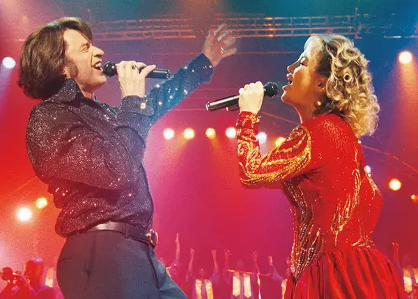 見逃せない人気スターの最新作！『ソング・サング・ブルー』、魂を揺さぶる“大人の青春”実話をもとにした音楽映画！