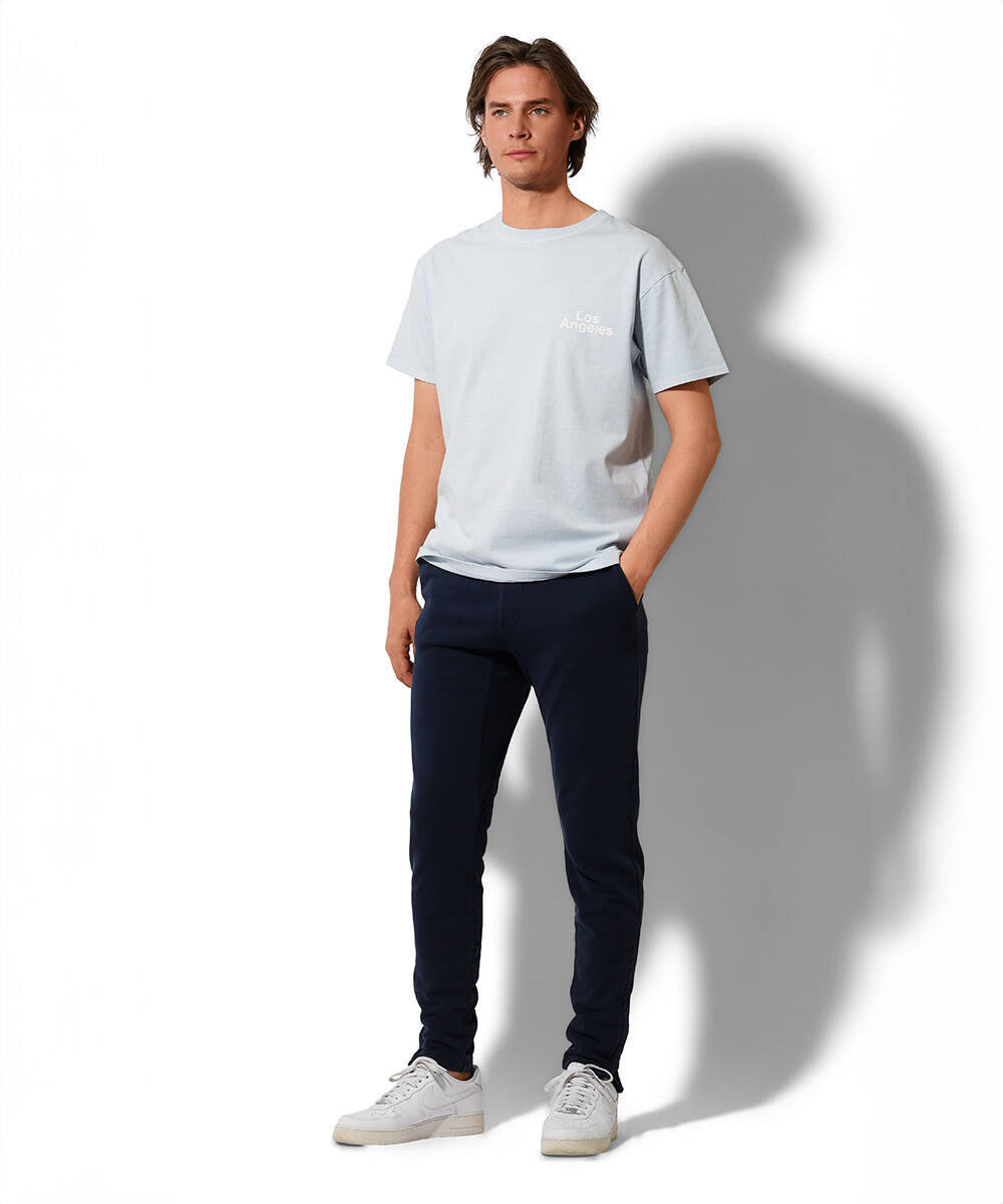 【大人気シリーズ】WP イージーパンツの新作は、“ネイビー”の美脚スウェパン！