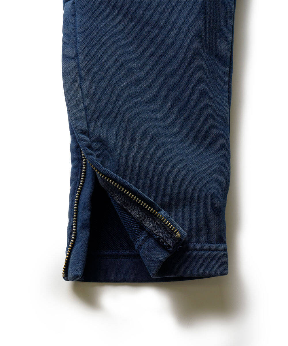 【大人気シリーズ】WP イージーパンツの新作は、“ネイビー”の美脚スウェパン！