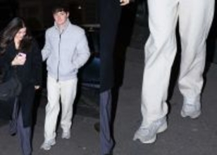 ノア・シュナップの〈ニューバランス〉M2002R【海外セレブの愛用スニーカーとは!?】