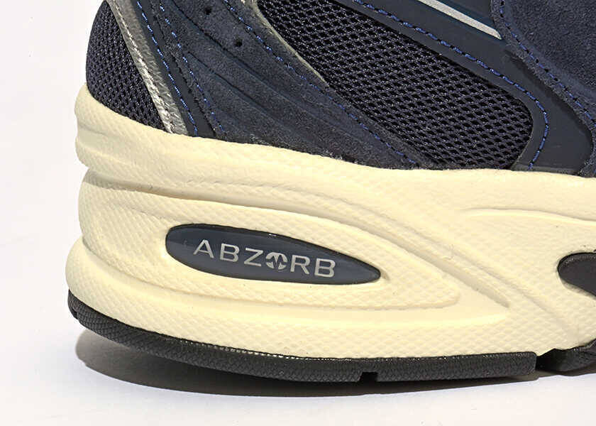 ノア・シュナップの〈ニューバランス〉M2002R【海外セレブの愛用スニーカーとは!?】