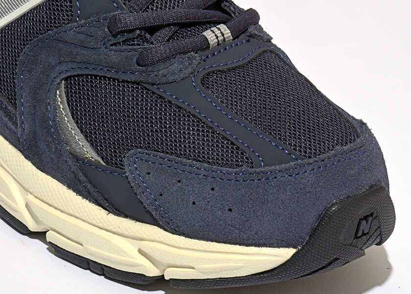 ノア・シュナップの〈ニューバランス〉M2002R【海外セレブの愛用スニーカーとは!?】