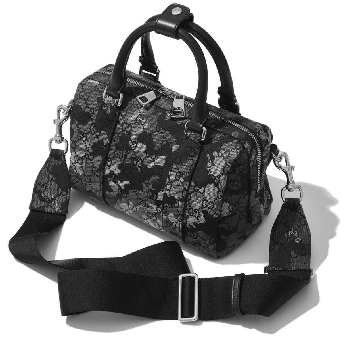 都会的かつミニマルでどんな服にも合う！　お財布と小物で十分のお出かけには“黒ミニバッグ”！